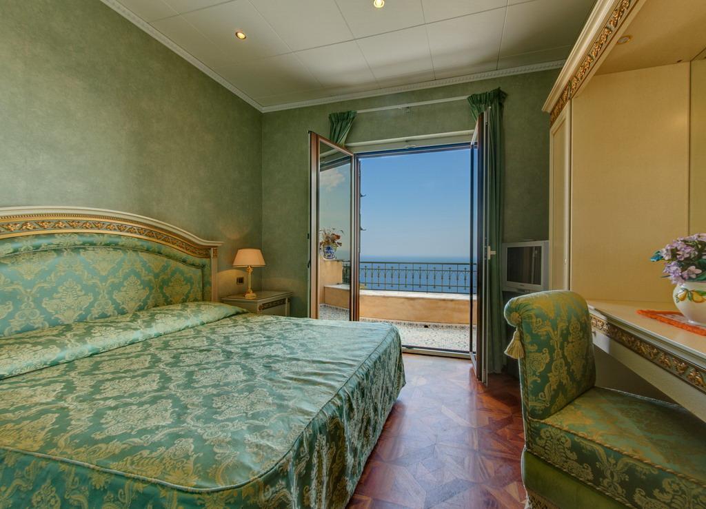 Hotel Villa Riis Taormine Extérieur photo