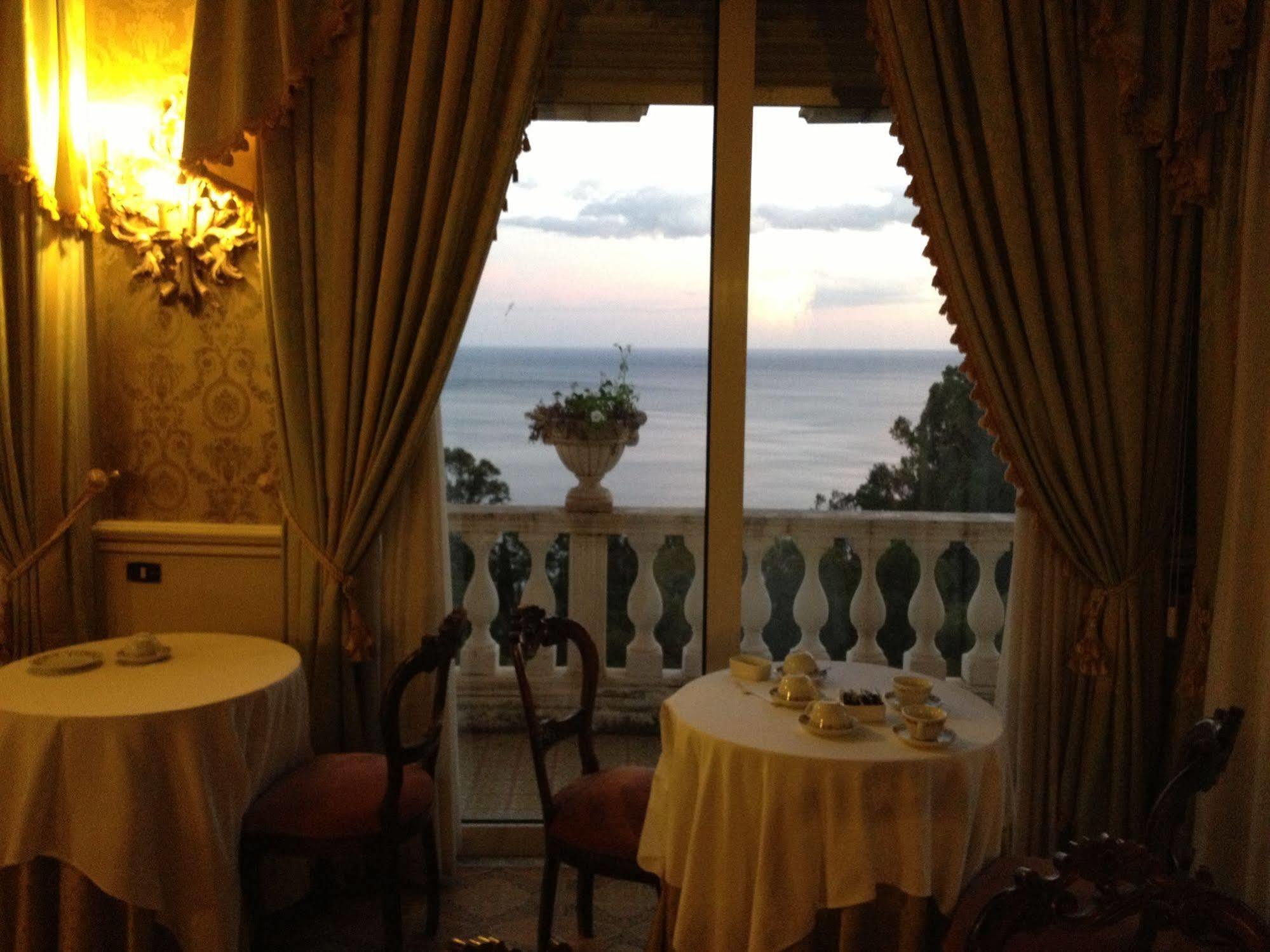 Hotel Villa Riis Taormine Extérieur photo